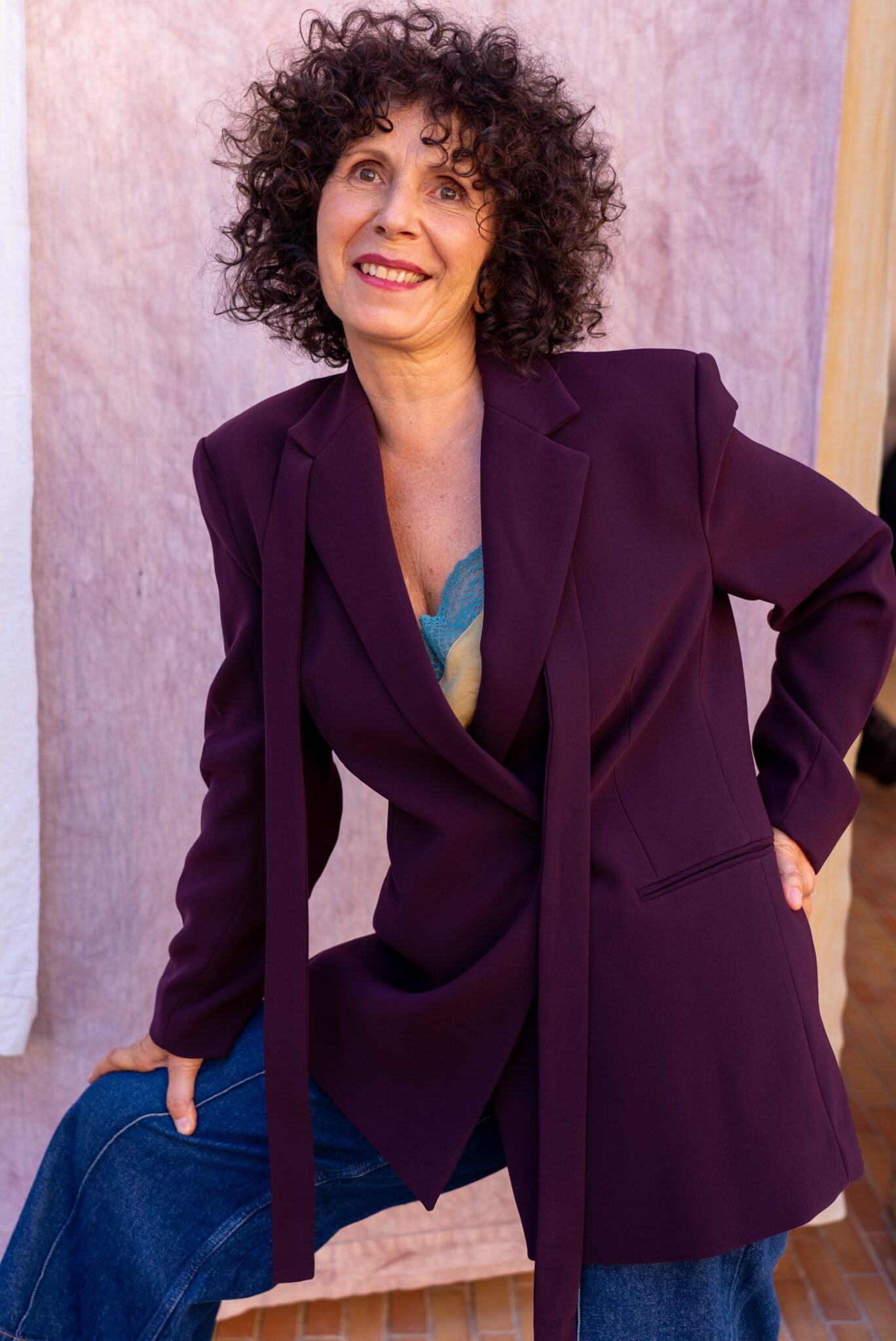 Personal branding portrait of an entrepreneur in a plum jacket, by MOBU STUDIO in Marseille